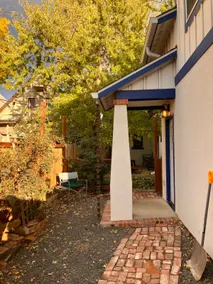 Bright+Cozy Alley House Retreat - Image 2