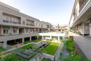 Attractive 3 Bedroom Boho Apartment + Gym | Near Convention Center - Image 3