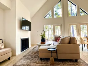 Hygge Haven Lakehouse Peaceful Retreat near Acadia - Image 5