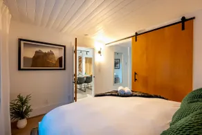 Powder and Pines Luxury Suite - Image 3