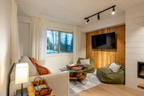 Powder and Pines Luxury Suite - Image 2