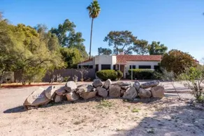 Pool House in Exclusive Sam Hughes Neighborhood - Image 2