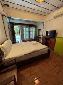 104 SereneTeak Boutique Poolside Apartment - Image 4