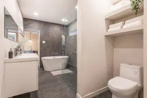 Stylish Flat • Parking on Request • 10 Min DT - Image 5