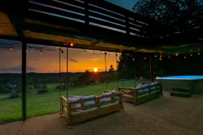 Luxury Lodge 5000 sqft on 9 acres - West Nashville - Image 2