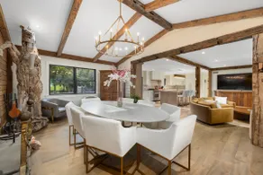 Stunning Farmhouse - Private Pool & Vintage Arcade - Image 4