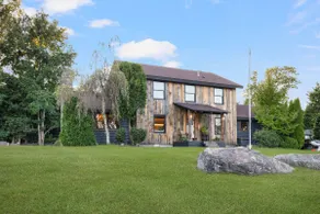 Stunning Farmhouse - Private Pool & Vintage Arcade - Image 2