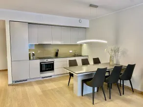 Prime Haven Near Sea & Park, Free Parking, Terrace - Image 3