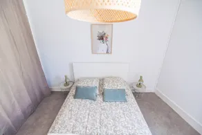 Tys Home, spacious house with secure parking - Image 5