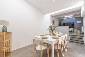 Tys Home, spacious house with secure parking - Image 4