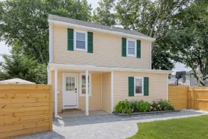 2Bed Modern Home 3 Blks to beach - Image 3