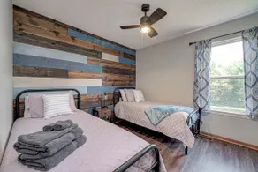 Spacious 4 bedroom*King bed* - Image 5