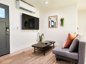 Comfortable 2BA/2BR minutes to Disneyland/more - Image 2
