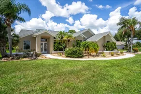 Spacious and private pool house, 15 min to beach - Image 2