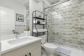Lovely 2Bd 1Bth suite Free pking separated HVAC - Image 5