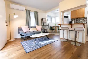 Cozy Cottage w Free Parking & Laundry in Glendale - Image 2