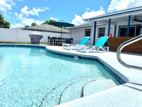 Beach House, Pool, Garage, 10 Min to Beach - Image 2