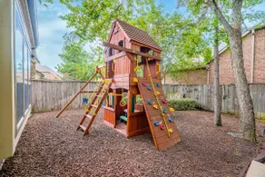 Woodlands Elegant Home, Patio, Studio & Kids Room - Image 3