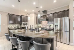 Woodlands Elegant Home, Patio, Studio & Kids Room - Image 4