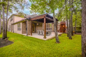 Woodlands Elegant Home, Patio, Studio & Kids Room - Image 2