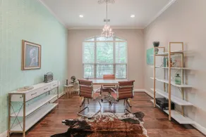 Woodlands Elegant Home, Patio, Studio & Kids Room - Image 5