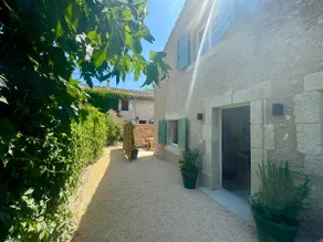 Small house in the heart of the village - Image 3