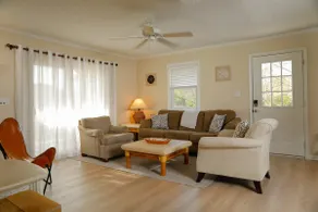 Bobby's Beach Barn - Image 2
