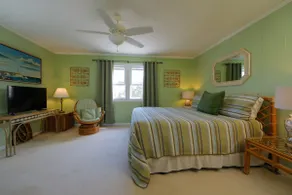 Bobby's Beach Barn - Image 4