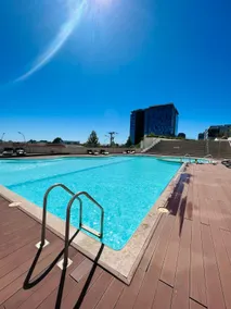 Spacious and modern 1D1B apartment with an unbeatable view - Image 3