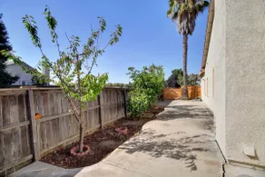 Cozy Single Story Retreat Near Sac Downtown - Image 4
