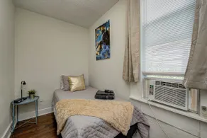 Quaint 2 Bedroom*Sleeps 5 - Image 4