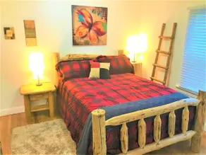 Longview Lake Home - Sleeps 6- View of the Lake! - Image 4