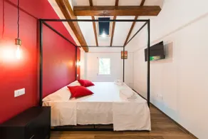 Red accommodation with 2 beds - Image 2