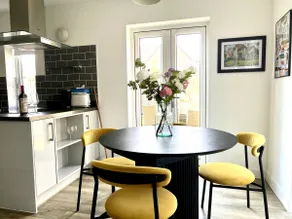New Spacious Cambridge Townhouse 3bed-3bath - Image 3