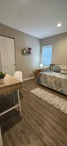 Brighton 2BR | Quiet Area, Workspace & Parking - Image 4