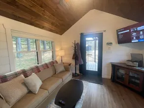 Pine Grove Cabin - Image 2