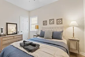 2 Bed | Fast Wi-Fi | Near Hospital & Downtown Fxbg - Image 2