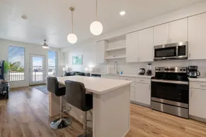 Beautiful SLC Suite pool|spa|gym|freeparking - Image 3