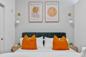 OTR | King Bed l Free Parking | Gym | Top Floor - Image 3