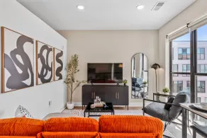 OTR | King Bed l Free Parking | Gym | Top Floor - Image 2