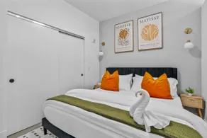 OTR | King Bed l Free Parking | Gym | Top Floor - Image 4