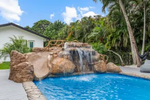 Waterfall Villa | Multi Court •Watersilde •Cinema - Image 3
