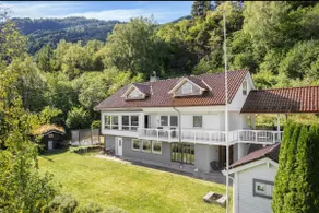 Idyllic villa with spectacular fjord views - Image 2
