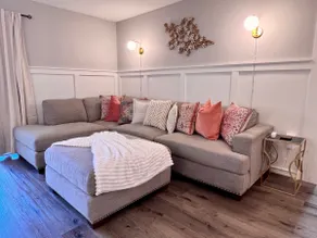 Chic Chateau-Less than 2 miles to the strip! - Image 4