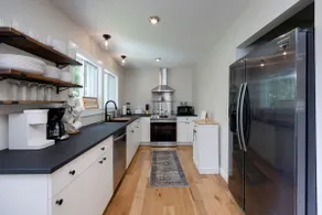 Lakeside Retreat - Includes 3 Cottages! - Image 5