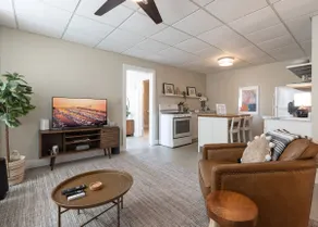 Great Spot in the Heart of Town Close to Beach - Image 2