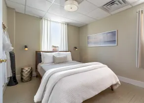 Great Spot in the Heart of Town Close to Beach - Image 4