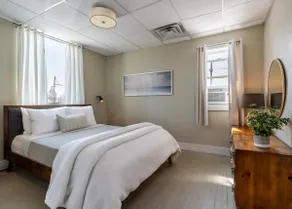 Great Spot in the Heart of Town Close to Beach - Image 3