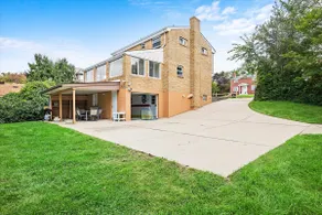 Family 4BR Home w Parking • 10 min to Stadiums - Image 2