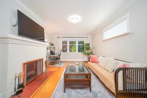 Charming 3BR Upper-Level Home Near UBC | Parking - Image 3